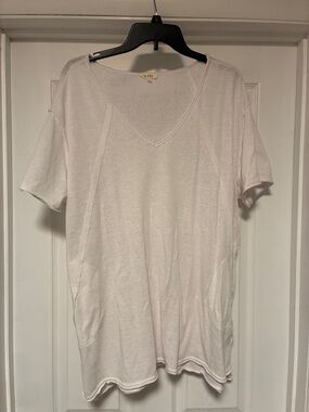 White V-Neck Short Sleeve Tee